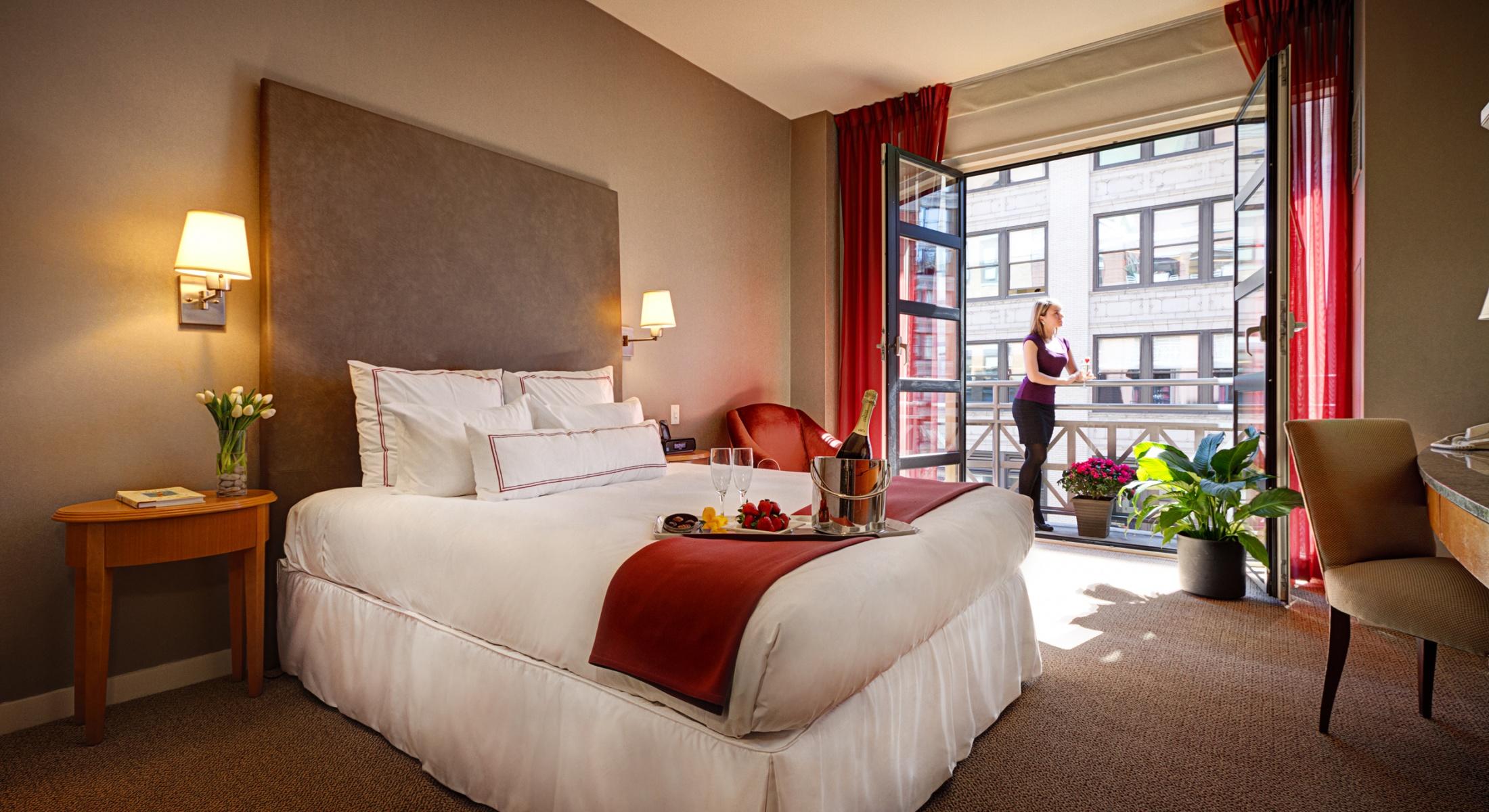 Juliet Balconies overlooking 26th Street are available in most of our Guestrooms with 1 Queen Bed