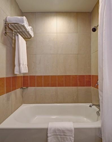 All of our Balcony King Suites are equipped with bathtub/shower combinations.
